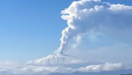 Shpërthen vullkani Etna në Siçili, pamjet mbresëlënëse