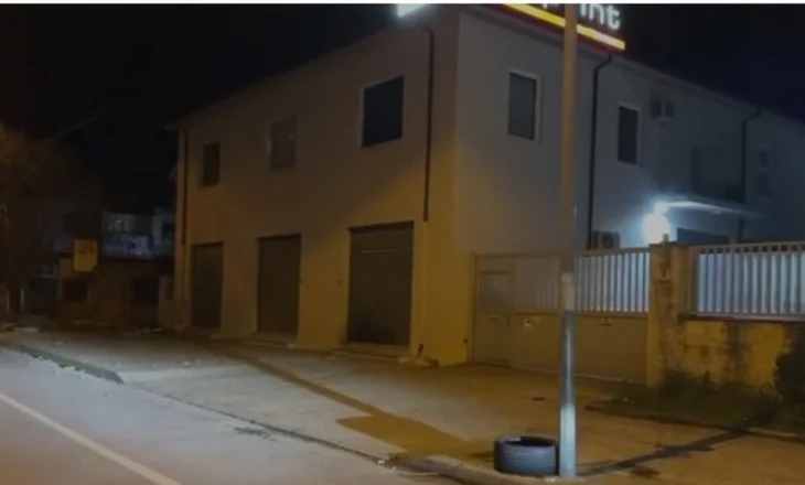 Shpërthim me tritol në Shkodër, 2 persona me kapuç e vunë lëndën plasëse në derën e biznesit (Detaje)