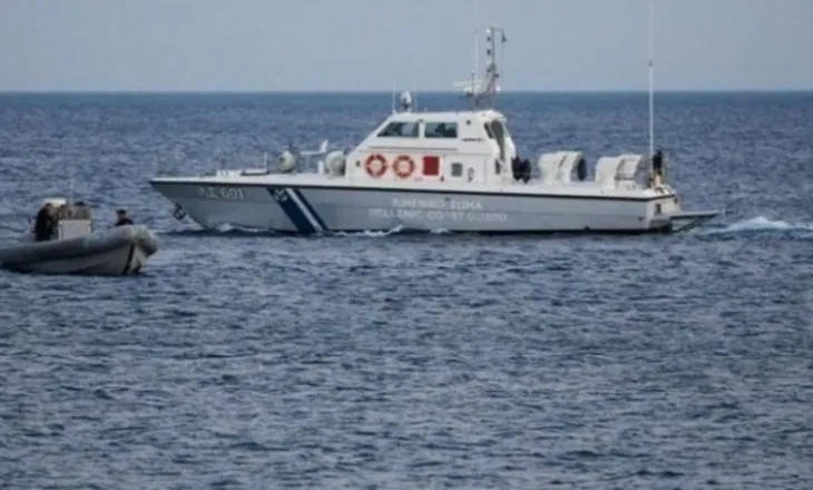 Shpëtohen 52 emigrantë në Egje