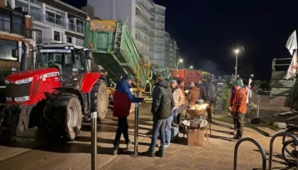 Shtëpia e presidentit Macron mbushet me plehra