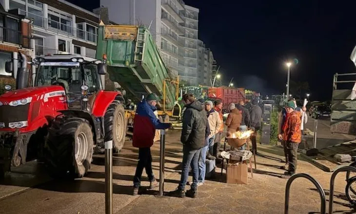 Shtëpia e presidentit Macron mbushet me plehra