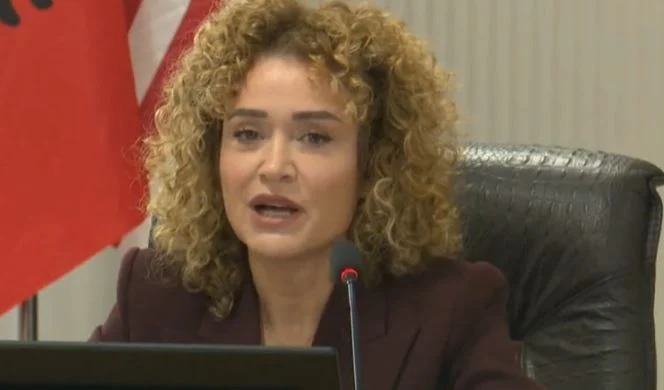 Si do më trajtonit nëse do ju kërkoja një favor? Ja si i përgjigjet Musabelliu pyetjes së anëtares së KLP: Kafen…