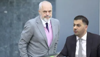 Si Ergys Agasi e shiti Edi Ramën dhe i dorëzoi arkivën e përgjimeve agjentëve të BKH, dosieri i koordinatorit të…
