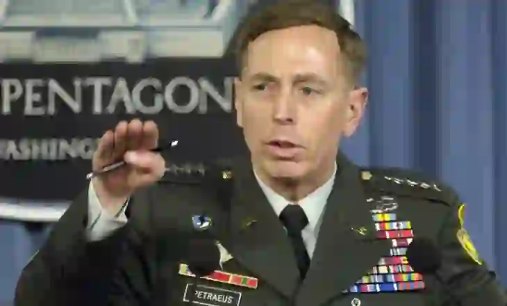 Si mund të detyrohet Rusia të ndalojë luftën? Ish-komandanti amerikan zbulon planin