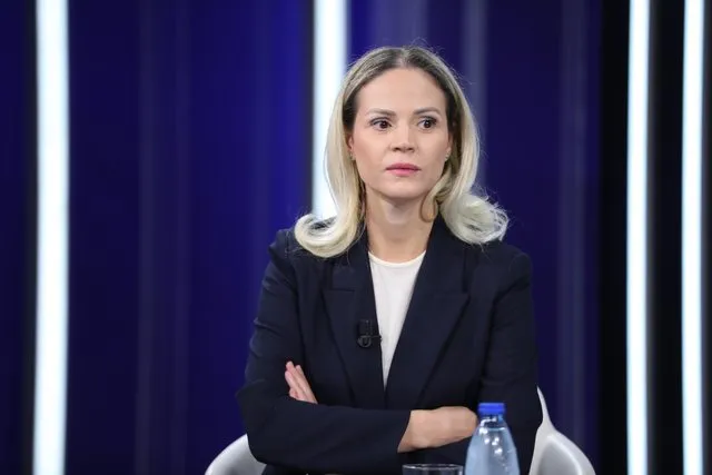 Si u grabitën taksat e shqiptarëve/ Ola Xama tregon skemën e “Bankers” për të çuar paratë jashtë