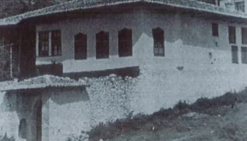 Si u konfiskua një nga bibliotekat më të vjetra dhe më të pasura të Shqipërisë?