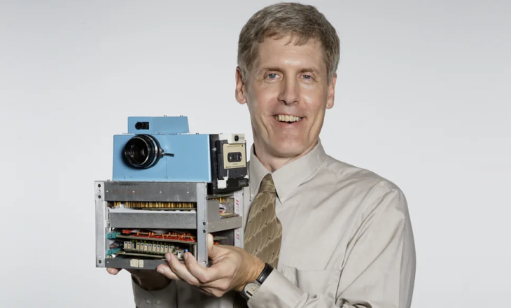 Si u krijua fotografia digjitale?! Historia e inxhinierit të ri të Kodak që ndryshoi botën në vitin 1975