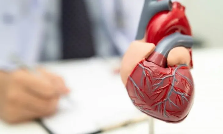 Simptomat e para të atakut në zemër gjatë dimrit