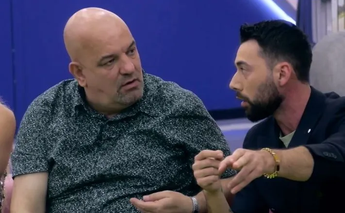 Situata e agravuar, Angelo debaton me banorin: Të shpëtuam ne, do të kishe dalë me Zarf të Zi