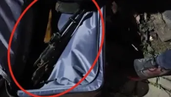 Skandal pranë terminalit/ 24-vjeçari kapet me armë dhe municion