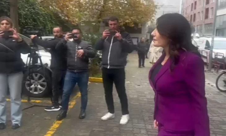 Skandalet e AKSHI-t, Mirlinda Karçanaj paraqitet në SPAK