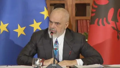 Skandali me tenderat e paracaktuar/ Rama ne mbrojtje: AKSHI, institucion krenarie”,