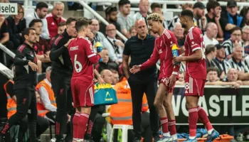 Slot: Ai është përshtatur mirë me Premier League, mund të bëhet edhe më i fortë