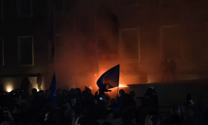 Sot protesta e opozitës para kryeministrisë, policia njofton rrugët që do të bllokohen