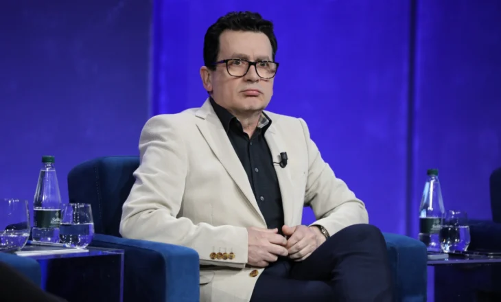 Spahiu: 200 qytetarë tek protesta, por 20 mijë qytetarë tek kioskat e qofteve të Vitit të Ri në shesh