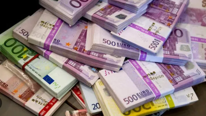 SPAK po heton Kullat, resortet turistike VIP dhe bankat