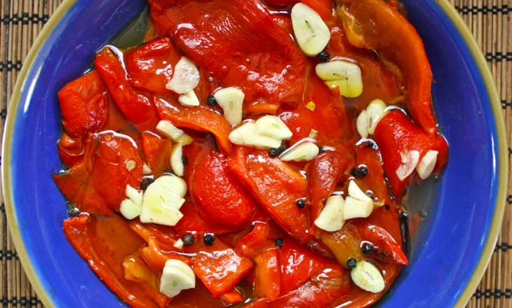 Speca Gogozhare në 10 Minuta – Si t’i Përgatisni Krejt Lehtë dhe Plot Shije në Shtëpi