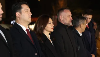 Spiropali nderime te monumenti i heroit kombëtar Gjergj Kastriot Skënderbeu në Shkupin e vjetër