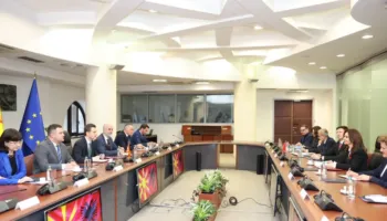 Spiropali vizitë në Shkup, pritet nga homologu Mucunski: Mbështetje dhe vendosmëri për avancimin e rrugëtimit europian