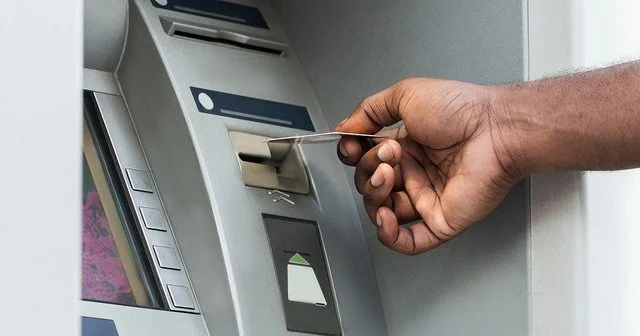 Statistikat e BSH: Depozitimet e parave në ATM janë dyfishuar këtë vit