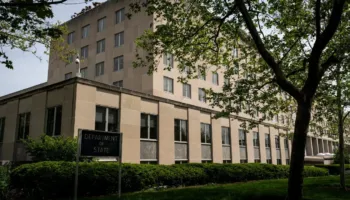 Studentja nga Kosova flet për abuzimin në programin mësimor në SHBA: Na u premtua ëndrra amerikane, por përfunduam në..