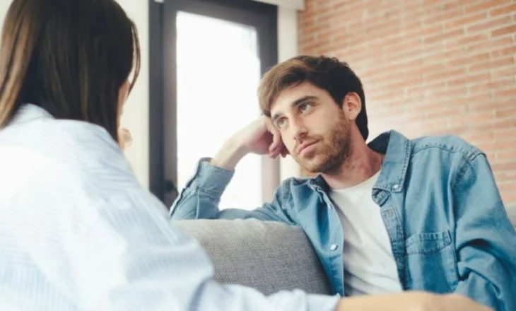 Studim psikologjik: Pse fjalët pozitive na nguliten më shpejt në mendje?