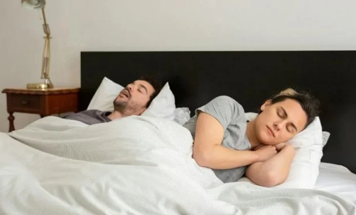 Studim/ Të fjeturit mjaftueshëm, çelësi për të qëndruar i shëndetshëm