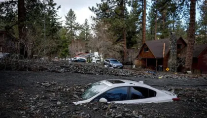 Stuhi të forta shiu dhe përmbytje në Kaliforni, humbin jetën tre persona