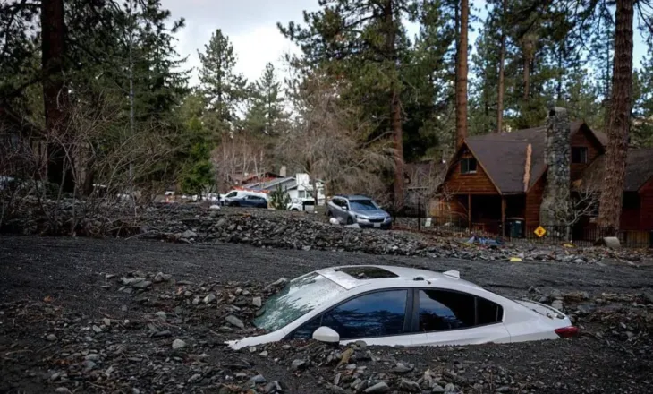 Stuhi të forta shiu dhe përmbytje në Kaliforni, humbin jetën tre persona