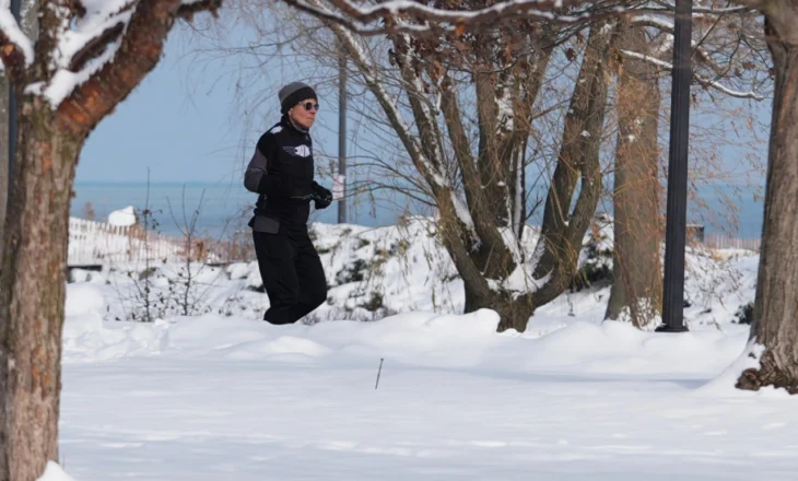 Stuhia dimërore përfshin SHBA-në, probleme serioze në rrugë dhe aeroporte
