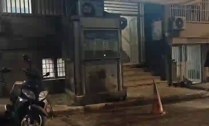 Sulm me molotov në komisariatin e Kypselit, autorët në kërkim