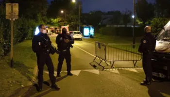 Sulm me thikë në metronë e Parisit, 3 gra raportohen të plagosura