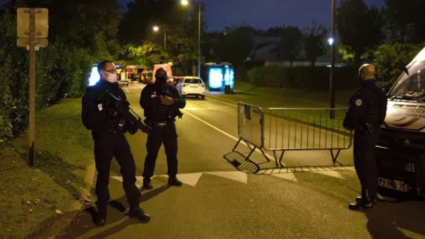 Sulm me thikë në metronë e Parisit, 3 gra raportohen të plagosura