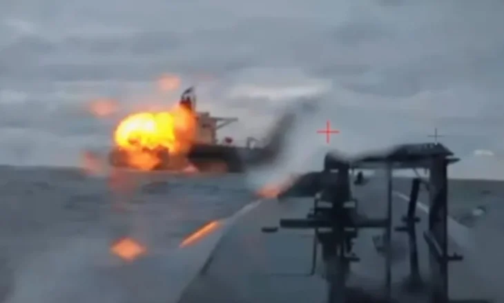 Sulm në Detin e Zi, cisterna ruse përfshihet nga flakët pas goditjes së dronëve ukrainas
