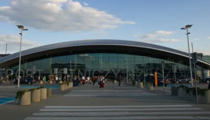 Sulmet ruse në Ukrainë, mbyllen dy aeroporte në Poloni