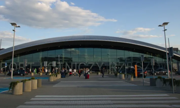 Sulmet ruse në Ukrainë, mbyllen përkohësisht dy aeroporte në Poloni