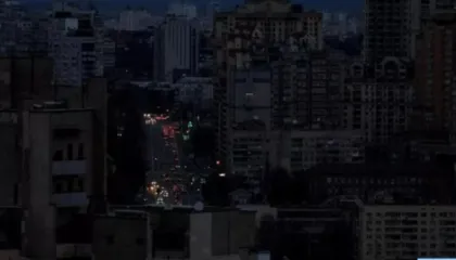Sulmet ruse shkaktuan ndërprerje të furnizimit me energji, Ukraina feston Krishtlindjet në errësirë