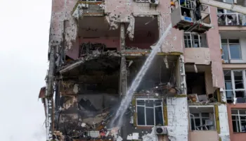 Sulmi rus mbi Kievin vret një person, lë qindra mijëra pa rrymë