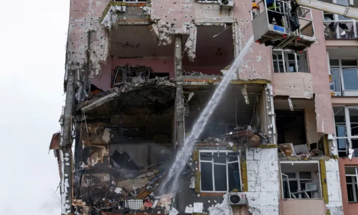 Sulmi rus mbi Kievin vret një person, lë qindra mijëra pa rrymë