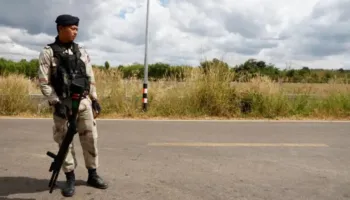 Tajlanda bombardon zonën kufitare me Kamboxhian, vazhdojnë bisedimet për armëpushim
