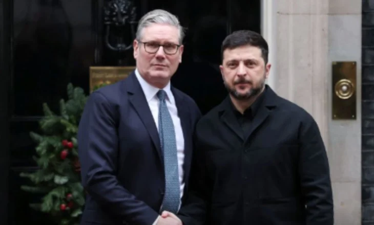 Takimi me Macron dhe Merz, Zelensky mbërrin në Downing Street, pritet nga kryeministri Starmer