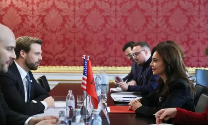 Takohet me zyrtarin e lartë të DASH/ Spiropali: Thellim i bashkëpunimit strategjik shumëplanësh me SHBA