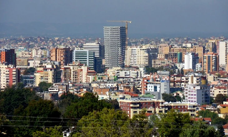 Tatimi 5% për rivlerësimin, ekspertët: Duhet të përfshihen edhe pronat në proces legalizimi