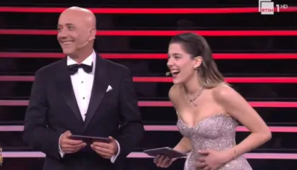 “Të dua, a do martohesh me mua”? Arilena Arës i vjen propozimi në skenën e Fest 64