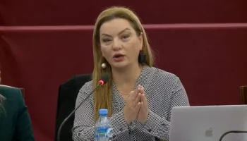 “Të gjithë në këmbë, pa përjashtim”, Vokshi fton qytetarët në protestën e 22 dhjetorit: Kur padrejtësia bëhet normë..