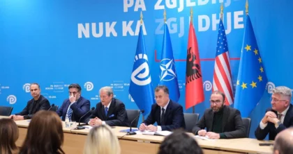 “Të spostohemi në orbitë tjetër”, Berisha mesazhe të qarta në mbledhjen e Këshillit: Do e shtyjmë analizën për zgjedhjet, dilni mblidhni njerëz për protestën