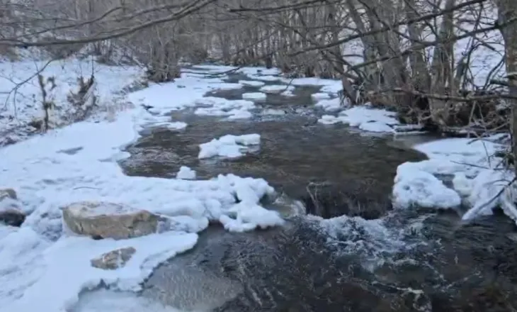 Temperaturat shkojnë nën minus 16 gradë, Kukësi zbardhet nga dëbora. Apeli për drejtuesit e mjeteve: Përdorni goma dimërore dhe zinxhirë