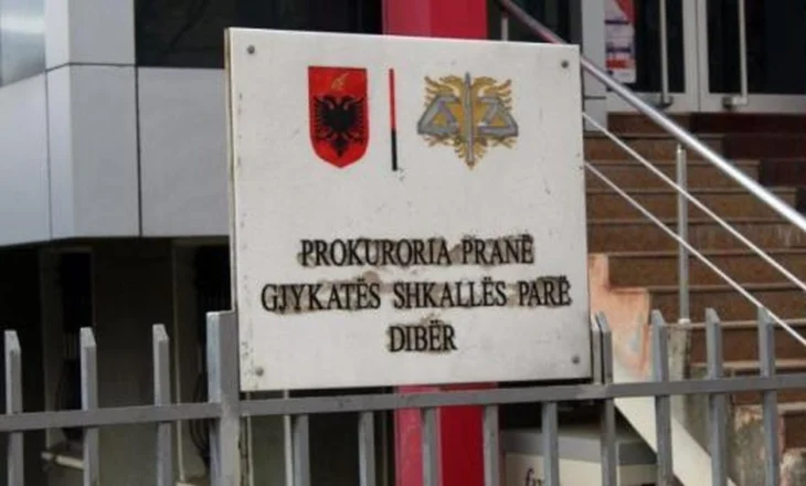 Tension te Prokuroria e Dibrës: Konflikt mes drejtuesit dhe prokurorit për makinën e sekuestruar një personi me rekorde kriminale