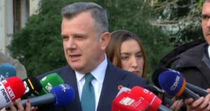 Tensionet në Kuvend, Balla jashtë sallës: Sa herë Kosova ka një festë, Saliu e bën një dëm në Shqipëri, nuk është lajm