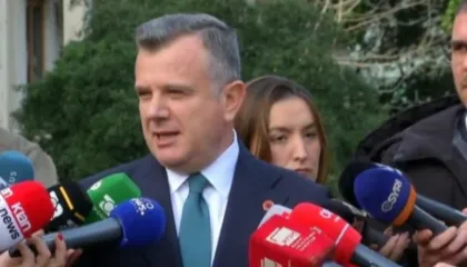 Tensionet në Kuvend, Balla jashtë sallës: Sa herë Kosova ka një festë, Saliu e bën një dëm në Shqipëri, nuk është lajm